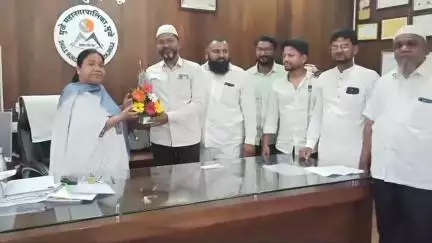 धुळे: कामचुकारपणा करणाऱ्या सफाई कर्मचाऱ्यांवर कारवाई करा, साक्री रोड महापालिकेत मुस्लिम नगरसेवकांचे आयुक्तांना निवेदन