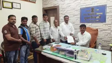 बुलढाणा: अतिक्रमण धारकांना गाळे उपलब्ध करा, भाजपाची मुख्याधिकाऱ्यांकडे निवेदनातून मागणी