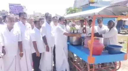 அரூர்: கோபிநாதம்பட்டி கூட்ரோடு பகுதியில் அதிமுக சார்பில் தின்னை பிரச்சாரம் நடைபெற்றது
