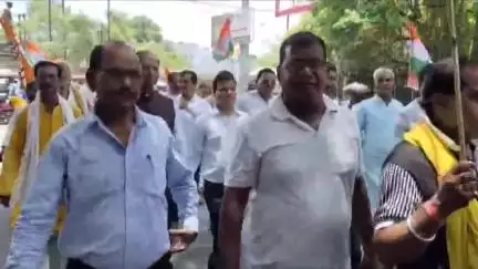 धनबाद/केंदुआडीह: अहमदाबाद विमान हादसे में मारे गए लोगों के लिए गांधी सेवा सदन में कांग्रेसियों ने शोक सभा में 2 मिनट का मौन रखा