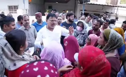 ग्वालियर गिर्द: हजीरा में अपने निवास पर ऊर्जा मंत्री प्रद्युमन सिंह तोमर ने लोगों की सुनीं समस्याएँ