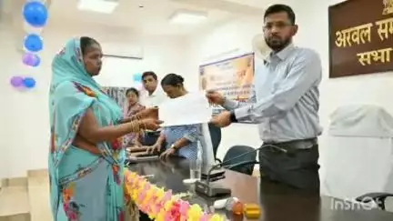 अरवल: समाहरणालय सभा कक्ष में हस्तांतरण कार्यक्रम का किया गया आयोजन