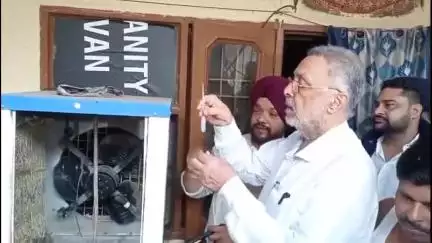 ਐਸਏਐਸ ਨਗਰ ਮੁਹਾਲੀ: ਬਿਲੌਂਗੀ ਪਿੰਡ ਵਿਖੇ ਹਰ ਸ਼ੁੱਕਰਵਾਰ ਡੇਂਗੂ 'ਤੇ ਵਾਰ ਮੁਹਿੰਮ ਤਹਿਤ ਸਿਹਤ ਮੰਤਰੀ ਵੱਲੋਂ ਲੋਕਾਂ ਨੂੰ ਕੀਤਾ ਗਿਆ ਜਾਗਰੂਕ