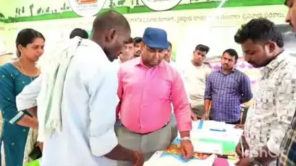 హవేలీ ఘన్​పూర్: కుచున్పల్లి ప్రాథమిక పాఠశాలను సందర్శించిన కలెక్టర్ రాహుల్ రాజ్
