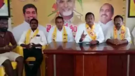 కమలాపురం: పట్టణంలో తెదేపా జిల్లా మైనారిటీ అధ్యక్షుడు ఖాదర్ బాష సమావేశం, అమ్మఒడి అమలుపై హర్షం