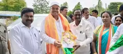 బూర్గంపహాడ్: పినపాక పట్టినగర్‌లో భూ భారతి గ్రామ రెవెన్యూ సదస్సు కార్యక్రమంలో పాల్గొన్న ఎమ్మెల్యే వెంకటేశ్వర్లు