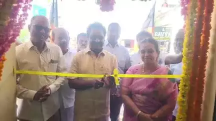 காஞ்சிபுரம்: சேஷாத்திரி பாளையம் பழனி ரோட்டு தெருவில் புதிய நியாய விலைக்கடையை C.V.M.P.எழிலரசன் MLA திறந்து வைத்தார்