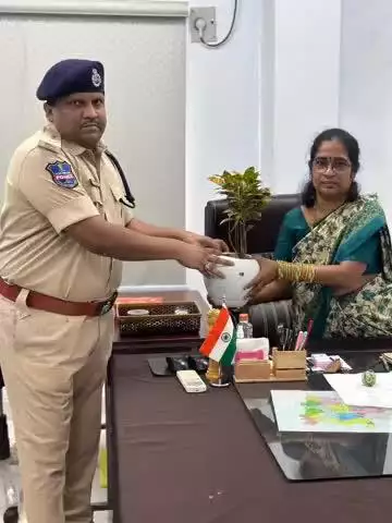 మెదక్: జిల్లా ప్రధాన న్యాయమూర్తి నీలిమాను కలిసిన నూతన ఎస్పీ డీవీ శ్రీనివాసరావు