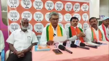 ప్యాపిలి మండల బీజేపీ నాయకుడు వడ్డే మహారాజును పార్టీ నుంచి సస్పెండ్ చేసినట్లు తెలిపిన డోన్ నియోజకవర్గ బీజేపీ కన్వీనర్ వెంకటరమణ