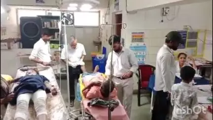 कटनी नगर: हिनौती ग्राम में खेत पर काम करते समय एक व्यक्ति को सांप ने काटा, जिला अस्पताल में भर्ती