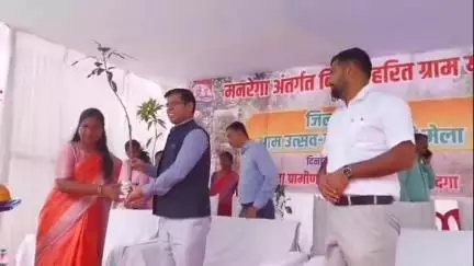 लोहरदगा: समाहरणालय मैदान में आम महोत्सव सह सह बागवानी मेला का आयोजन किया गया, उपायुक्त रहे मौजूद