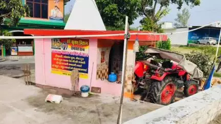 बंगाणा: भलेत में इनोवा की टक्कर से ट्रैक्टर पलटकर शिव मंदिर में गिरा, महिला श्रद्धालु सहित 2 जख्मी