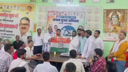 शाहजहांपुर: संगठन सृजन अभियान के तहत राजीव भवन में जिला कांग्रेस कमेटी की बैठक आयोजित, कई लोगों ने ली पार्टी की सदस्यता