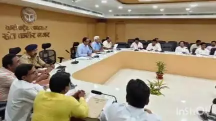 खलीलाबाद: DM की अध्यक्षता में निर्माण कार्यों और परियोजनाओं की समीक्षा, गुणवत्तापूर्ण और समय पर कार्य पूर्ण करने के दिए निर्देश