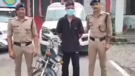 देहरादून: कैंट कोतवाली पुलिस ने गुरुवार को गिरफ्तार शातिर वाहन चोर को कोर्ट में पेश किया, भेजा जेल