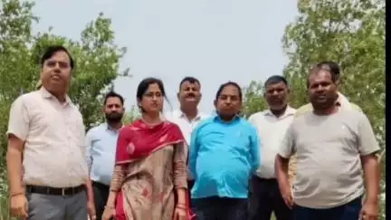 फरेंदा: एसडीएम ने राजपुर–दौलतपुर मार्ग पर स्थित घोंघी नदी के जर्जर बंधे का निरीक्षण किया, दिए मरम्मत के निर्देश