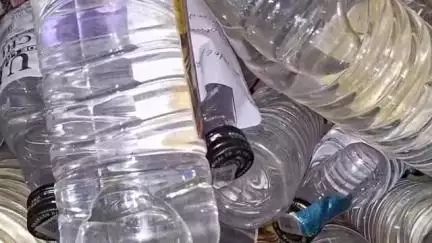 মাটিগাড়া: চায়ের দোকানের আড়ালে অবৈধভাবে মদ বিক্রির পর্দাফাঁস! উদ্ধার দেশী-বিদেশী মদ,গ্রেফতার দুই,আটক একাধিক