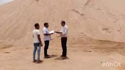 जामताड़ा: एसडीओ ने हाथधरा, सतसाल समेत कई बालू घाटों का किया निरीक्षण, अंचलाधिकारी सहित अन्य कर्मी मौजूद रहे