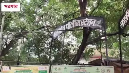 भडगाव: कौटुंबिक वादातून पतीने पत्नीच्या अंगावर गाडी चढवत फरपटत नेल्याची संताप जनक घटना शहरातील वरची पेठ भागात घडली,