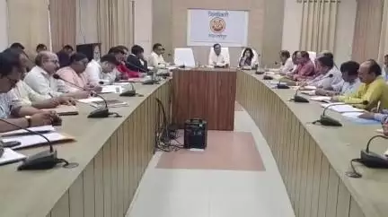 शाहजहांपुर: जिलाधिकारी ने एडीओ पंचायत जलालाबाद को निलंबन की कार्रवाई के निर्देश दिए