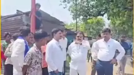 बुलढाणा: शहरातील अण्णाभाऊ साठे नगर येथे वादळाने झालेल्या नुकसानीची आमदार संजय गायकवाड यांनी केली पाहणी