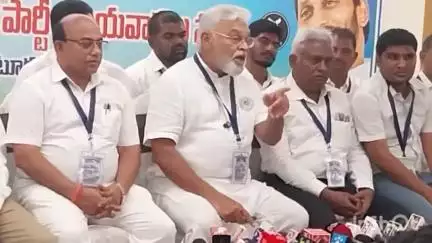 గుంటూరు: అధికార పార్టీ నేతలు చూసిన మేరకే పోలీసులు పని చేస్తున్నారు : మాజీమంత్రి అంబటి రాంబాబు