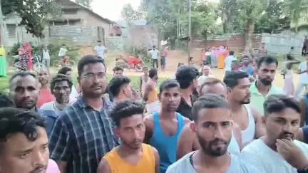 বালিজানা: চহৰৰ সমীপৱৰ্তী হাচিলা বিলত উচ্ছেদৰ জাননী দিয়াত আতংকময় পৰিৱেশ,  অচেতন হৈ পৰে এগৰাকী মহিলা