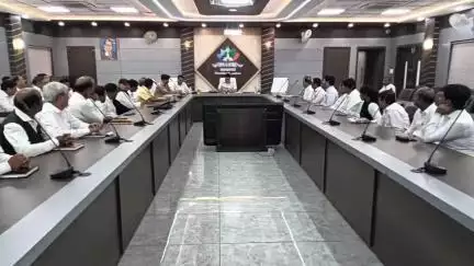 श्रावण झूला मेला को लेकर जिलाधिकारी ने अधिकारियों के साथ कलेक्ट सभागार में की बैठक