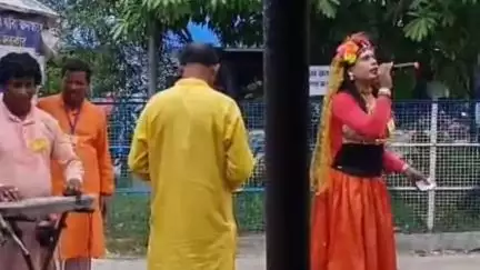 মঙ্গলকোট: মঙ্গলকোট গ্রামীণ হাসপাতাল চত্বরে লোক সংগীতের মাধ্যমে তুলে ধরা হল বাল্য বিবাহের কুফল, সতর্ক করা হল পড়ুয়াদেরও
