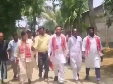 মৰিগাঁও: লাহৰীঘাট সমষ্টিৰ অন্তৰ্গত কেইবাটাও অঞ্চলত MGNREGA আচনিৰ উদ্যোগত ৯ টাকৈ পথৰ আধাৰশিলা স্থাপন কৰে বিধায়ক আছিফ নাজাৰে