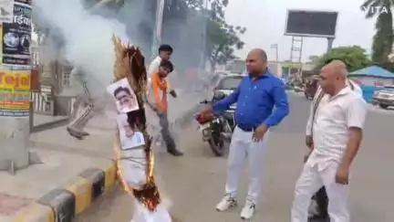 जींद: मुख्यमंत्री नायब सैनी की तुलना डॉ. अंबेडकर से करने पर कृष्ण बेदी का विरोध, जींद में पुतला फूंककर किया प्रदर्शन