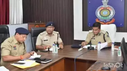 धमधा: SP ने दुर्ग कंट्रोल रूम में दुर्ग अनुविभाग के समस्त थाना एवं चौकी प्रभारी की समीक्षा बैठक ली