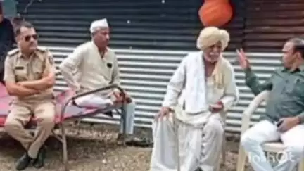 निलंगा: शेडोळ येथे उपविभागीय अधिकारी शरद झाडके यांनी मुलाकडून शेती पुन्हा वडिलांच्या दिली ताब्यात