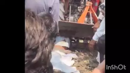 धार: कलमखेड़ी गांव में खेत में ट्रैक्टर चलाते समय किसान की रोटावेटर से कटकर मौत