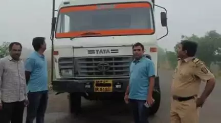नांदेड: लिंबगाव पोलीसांनी अवैध वाळु उपसा करून चोरी करणारे इसमांविरूद्ध कारवाई करून एकुण ₹ ७० लाख ५० हजारांचा मुद्देमाल केला जप्त