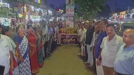 ଭଦ୍ରକ ଗ୍ରାମାଞ୍ଚଳ: ଭଦ୍ରକ ସହର ଟାଉନ ହଲ ଛକ ଠାରେ ଉଡ଼ାଜାହାଜ ଦୁର୍ଘଟଣା ରେ ପ୍ରାଣ ହରାଇଥିବା ମୃତକଙ୍କ ପାଇଁ କ୍ୟାଣ୍ଡେଲ ଶୋଭାଯାତ୍ରା ଜରିଆରେ ଶ୍ରଦ୍ଧାଞ୍ଜଳି