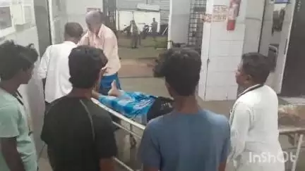 अरवल: उमस भरी गर्मी से बेहाल व्यक्ति सड़क पर गिरा, एंबुलेंस से अस्पताल भेजा गया