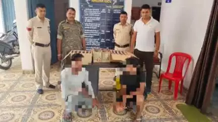 डिंडौरी: अमरपुर पुलिस ने अवैध शराब के साथ दो आरोपियों को गिरफ्तार कर न्यायालय में पेश किया