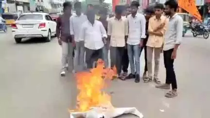 సంగారెడ్డి: సిద్దిపేట ఏబీవీపీ కన్వీనర్ ఆదిత్య పై నక్సల్స్ దాడిని ఖండిస్తూ సంగారెడ్డిలో ఏబీవీపీ నిరసన