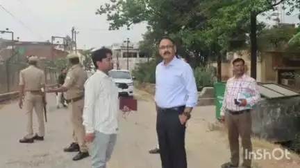 खलीलाबाद: DM ने जनता दर्शन में प्राप्त शिकायत का संज्ञान लेते हुए खलीलाबाद के विधियानी मार्ग व रैन बसेरा का किया निरीक्षण
