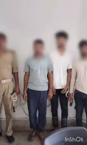 चतरा: पुलिस ने बाबा घाट मैदान के पास से 2.18 ग्राम ब्राउन शुगर के साथ तीन युवकों को गिरफ्तार कर जेल भेजा