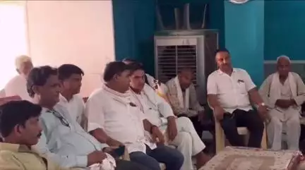 लालगंज: देवगांव में कांग्रेस के तत्वाधान में संगठन सृजन संविधान बचाओ अभियान के तहत बैठक की गई, जिलाध्यक्ष ने बनाई रणनीति