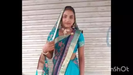 पीथमपुर: पीथमपुर के बिचौली गांव में एक महिला का शव फंदे से लटका मिला