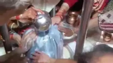 कन्नौज: शहर के सिद्धपीठ बाबा गौरी शंकर मंदिर में दूध और दही से भगवान के शिवलिंग का किया जाता है अभिषेक, जानें इसके पीछे का महत्व