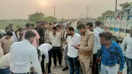 उन्नाव: उन्नाव के आजाद मार्ग चौराहे के पास कार की टक्कर से बाइक सवार युवक बुरी तरह घायल, डायल 112 ने कराया अस्पताल में भर्ती