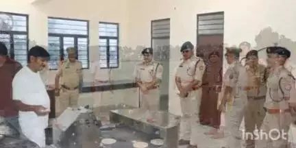 बागपत: डीआइजी मेरठ ने जनपद भ्रमण कार्यक्रम के दौरान पुलिस लाइन का किया निरीक्षण