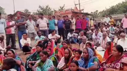 হীরবাঁধ: চিঙ্গানী অঞ্চলের চাওলাবাদ মোড়ে পথসভায় উপস্থিত ওন্দা বিধানসভার বিজেপি বিধায়ক
