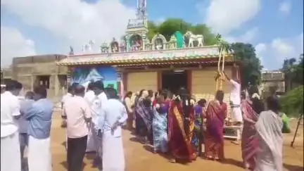 வேதாரண்யம்: கோடியக்கரை  வீரனார் ஆலய  கும்பாபிஷேகத்தை ஒட்டி  பந்தல்கால் மற்றும் யாகசாலைக்கு முகூர்த்தம் நடைபெற்றது. .