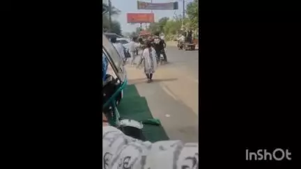 मुज़फ्फरनगर: रुड़की रोड पर दबंग युवकों ने एक युवक की जमकर पिटाई की, लाठी-डंडे और धारदार हथियारों से किया घायल, वीडियो हो रहा वायरल