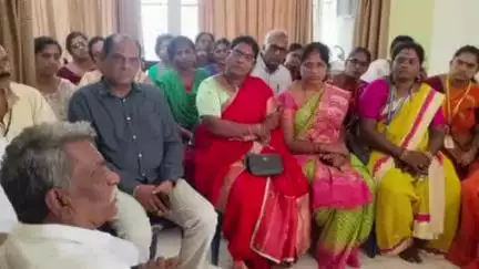 విశాఖపట్నం: సింహాచలం అప్పన్న ఆలయంలో స్వచ్ఛంద సేవా సంఘాలతో సమావేశం నిర్వహించిన సహాయ ఈఓ ఆనందకుమార్